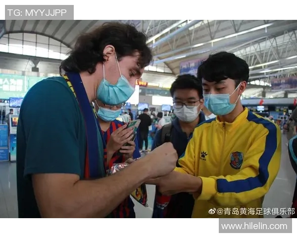 足球球星机场出行引关注明星风采与球迷热情共舞 足球球星机场出行引关注明星风采与球迷热情共舞